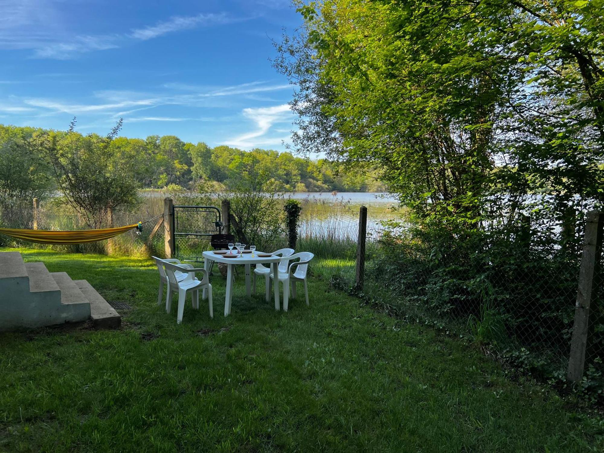 Chalet Au Bord De L'Etang 4 Pers Les Boulmiers Exterior photo